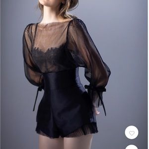 NWOT ELPIS Under-bust Waist Shorts